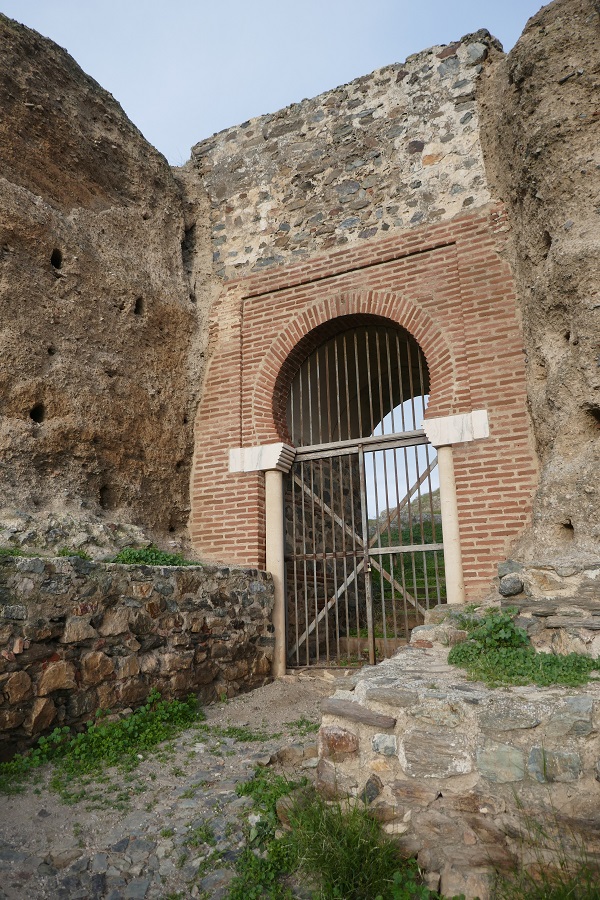 Castillo de Montemolín_gate