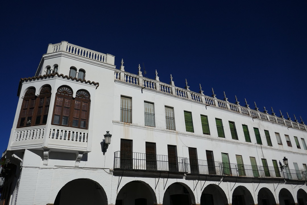 Large porticoed gallery, plaza de España, Llerena