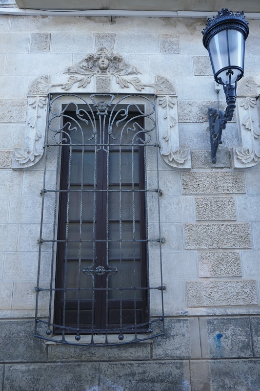 Casa Modernista, Olivenza_window