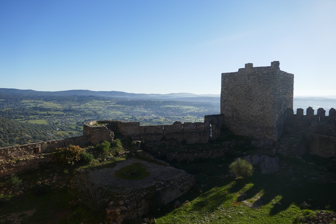 Castillo de Burguillos del Cerro: bailey