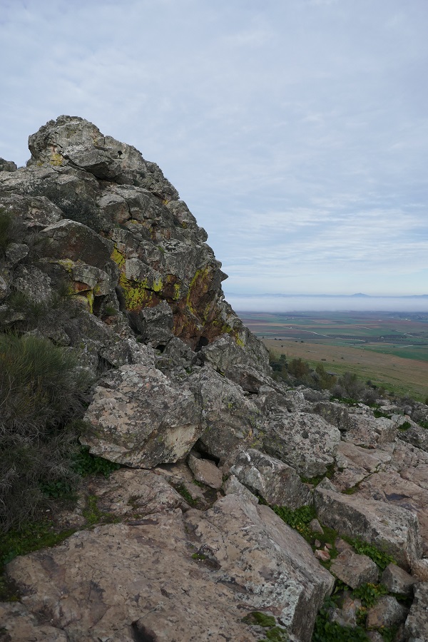 Sendero del Abrigo del Águila, Magacela_rock