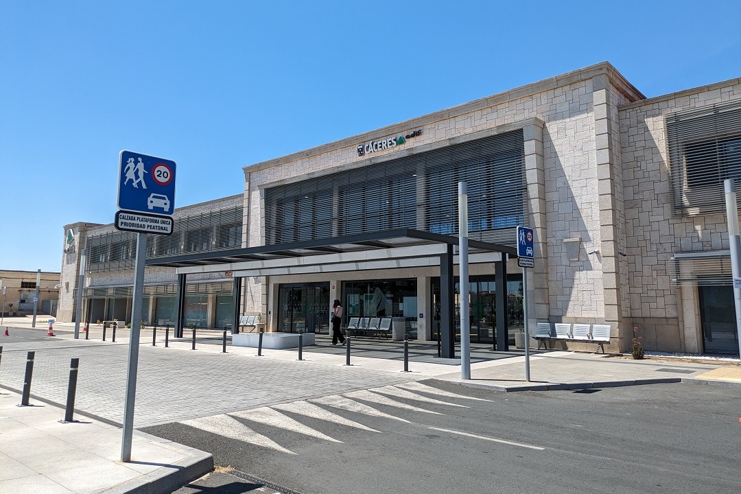 Cáceres train station_outside - copia