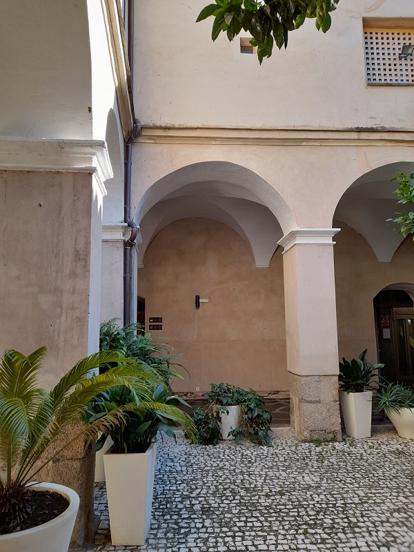 Hospedería Conventual de Alcántara_courtyard