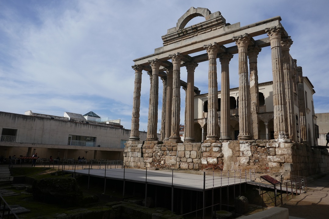 Templo de Diana, Mérida, in winter