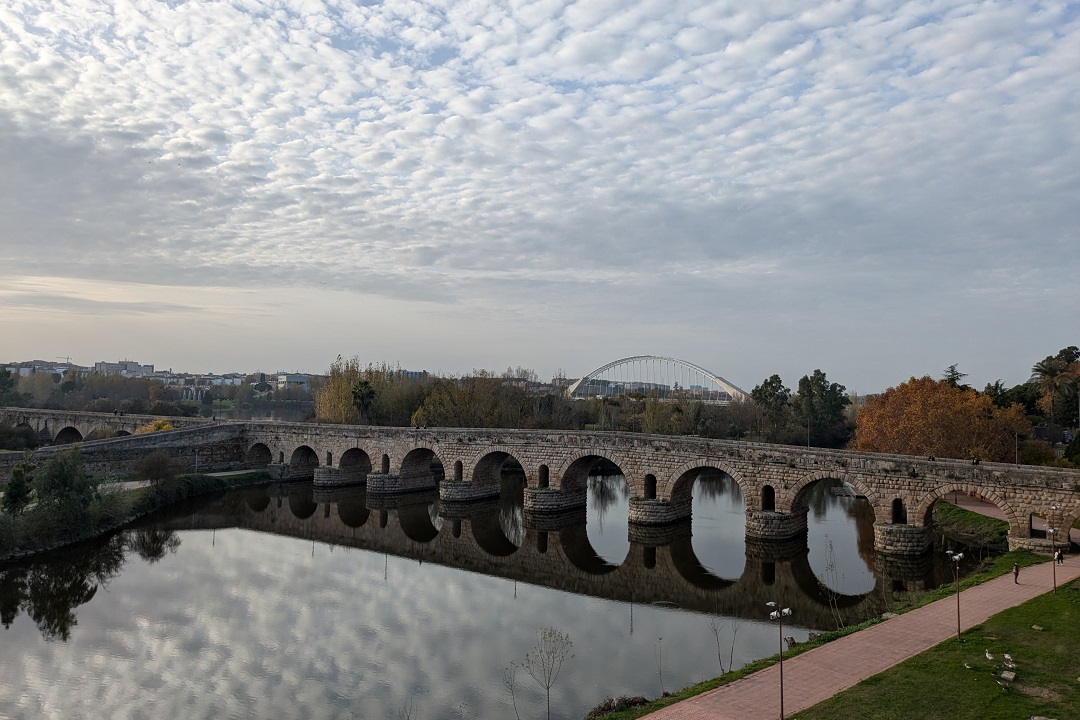 Alcazaba de Mérida_view of Puente Romano