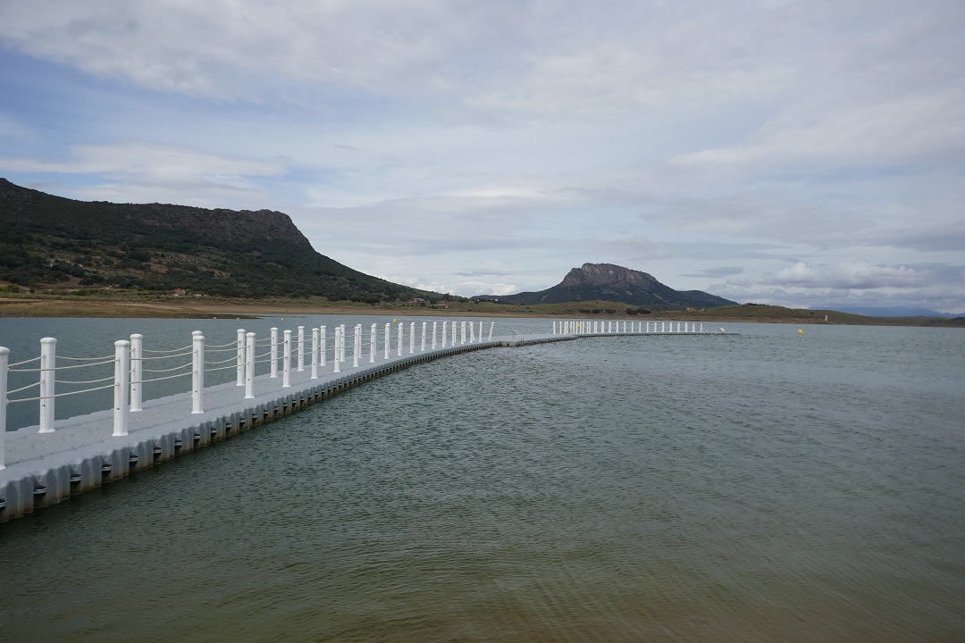 Playa de Peloche at the García de Sola reservoir