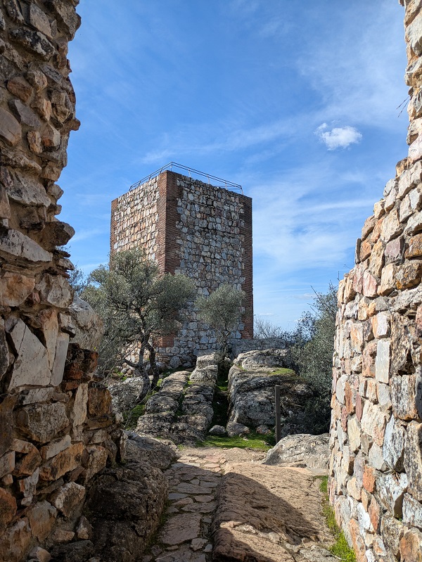 Castillo de Monfragüe_smaller tower_view of main tower