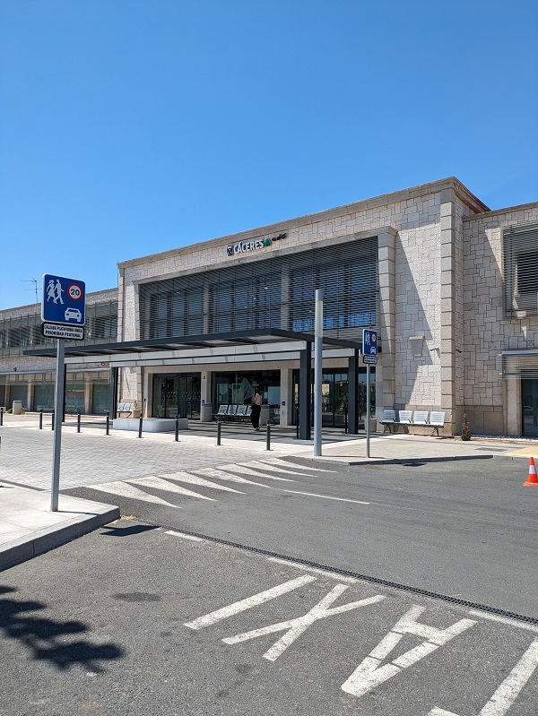 Cáceres train station_outside