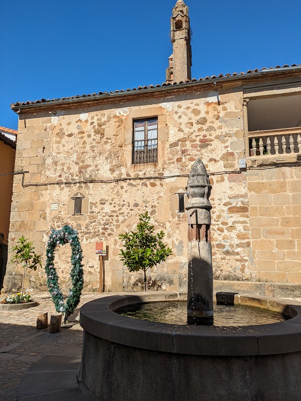 Pasarón de la Vera, plaza palacio