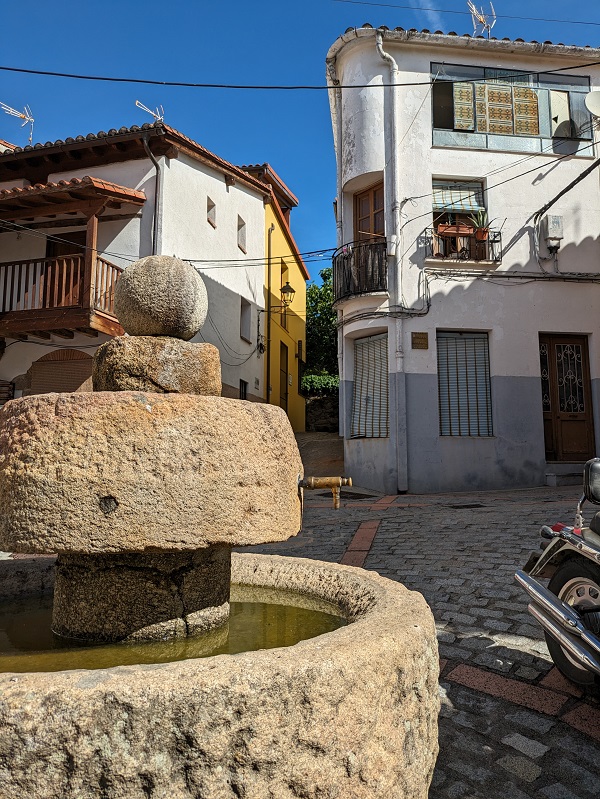 Talaveruela de la Vera, plaza las lanchas