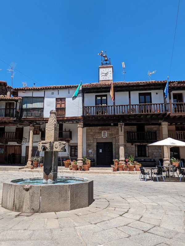 Squares in Extremadura_Plaza de España, Valverde de la Vera_1