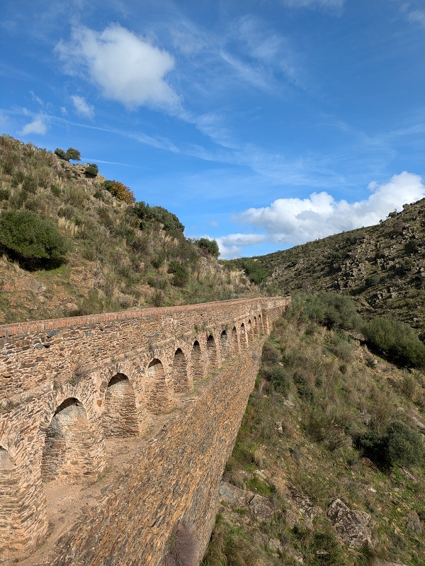 Ruta de la Herrería_aqueduct_sharp corner_3