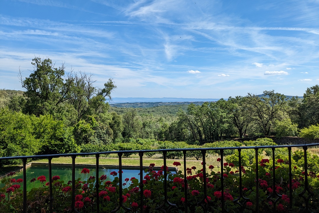 Extremadura in spring_Monasterio de Yuste_skies