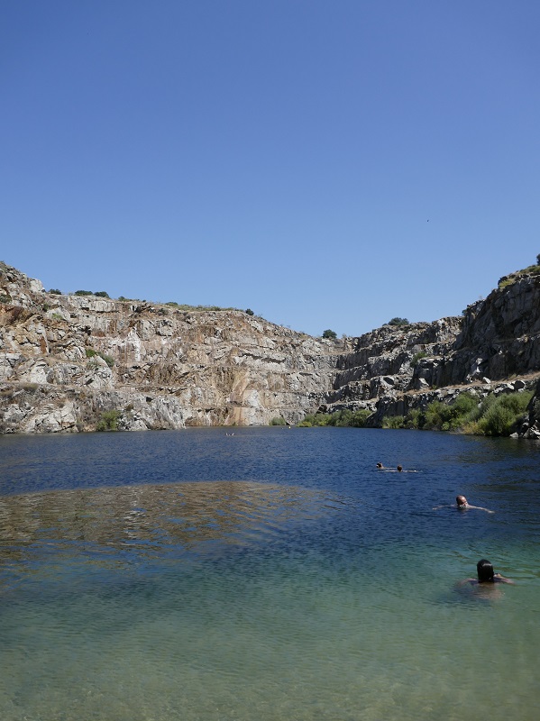 Extremadura in summer_wild swimming in Cantera de Alcántara Extremadura in summer_wild swimming in Cantera de Alcántara