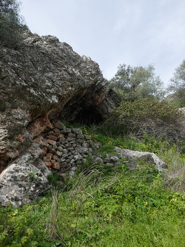Senda del Peñón del Pez, Capilla_cave Senda del Peñón del Pez, Capilla_cave