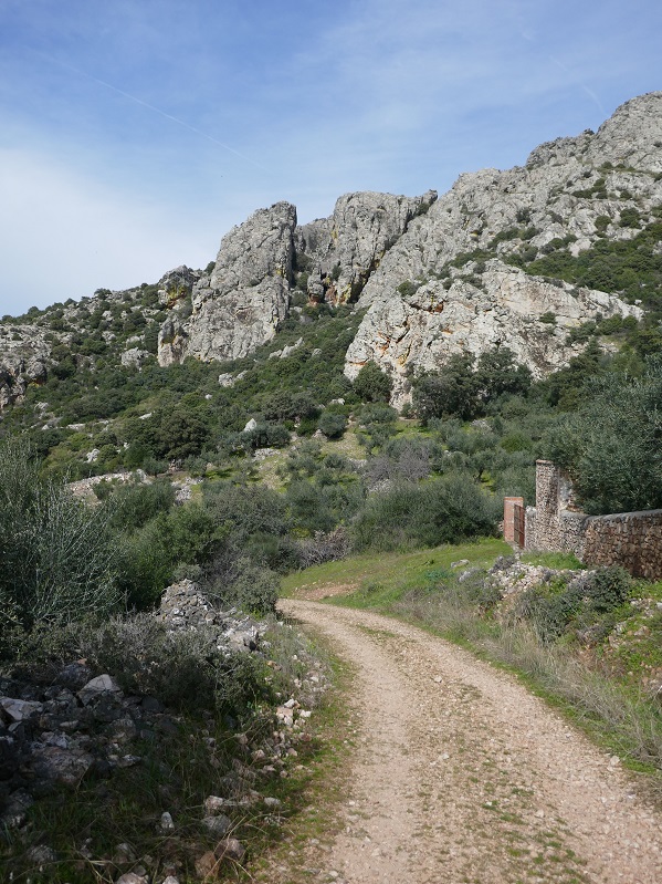 Senda del Peñón del Pez, Capilla_zigzag Senda del Peñón del Pez, Capilla_zigzag