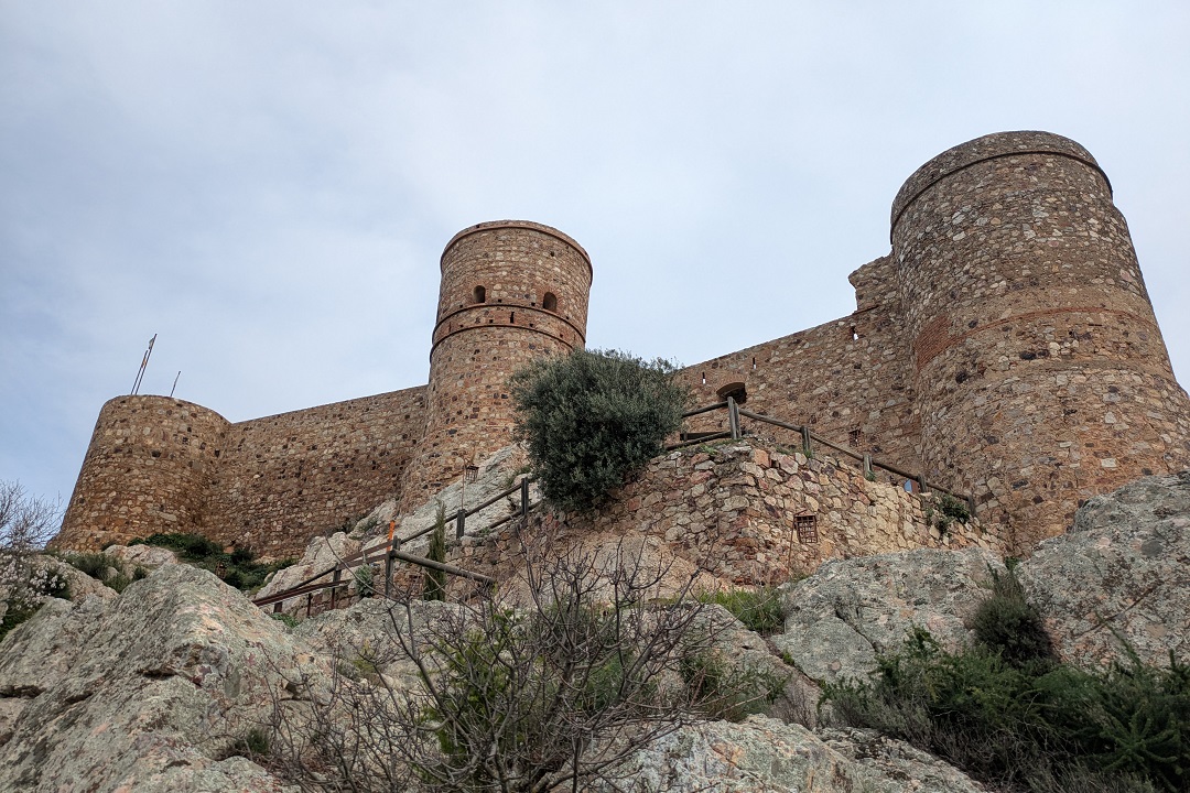 Castillo de Capilla_round towers_1 Castillo de Capilla_round towers_1