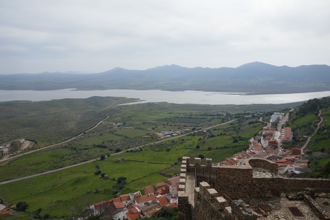 Castillo de Capilla_views_east